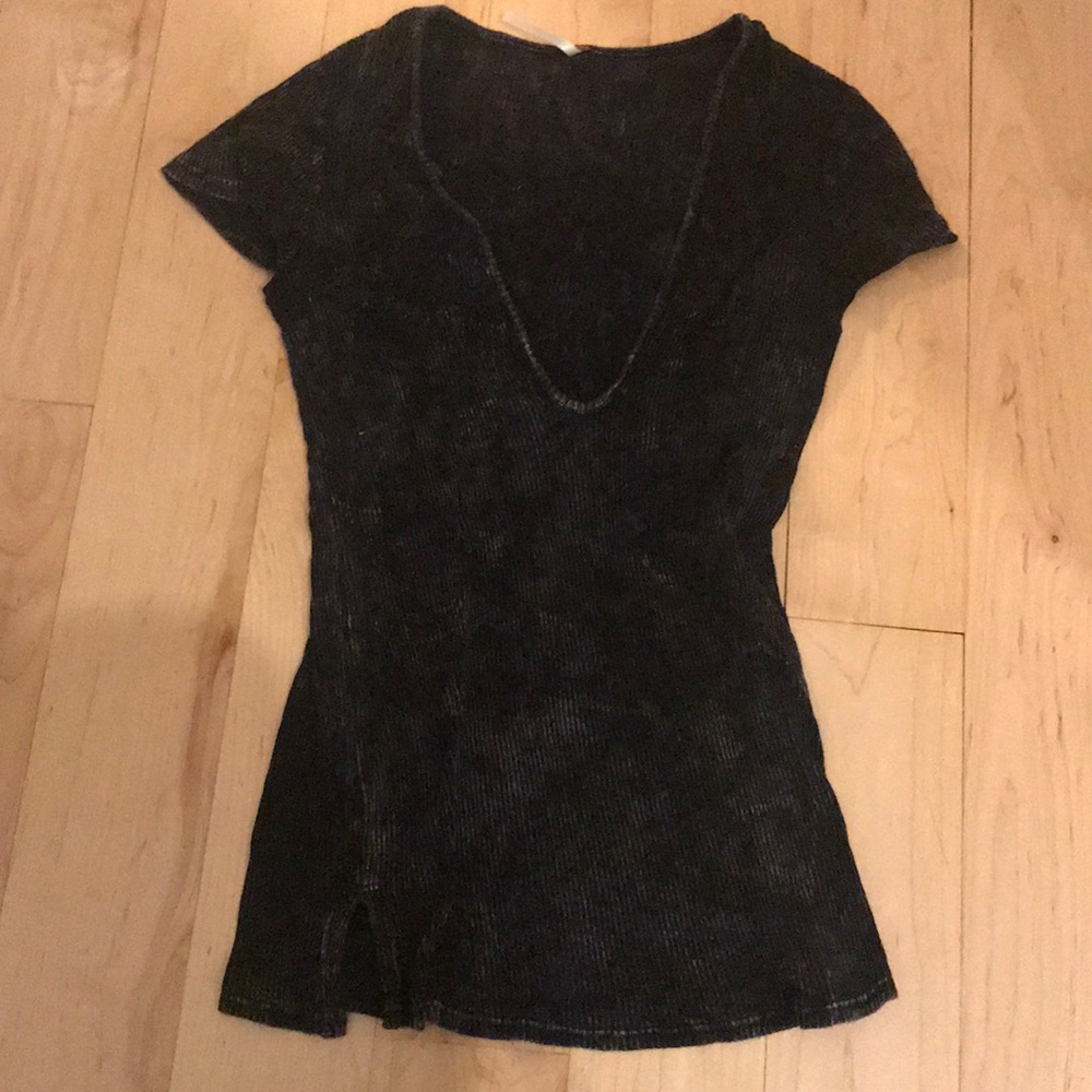 Low cut blk top
